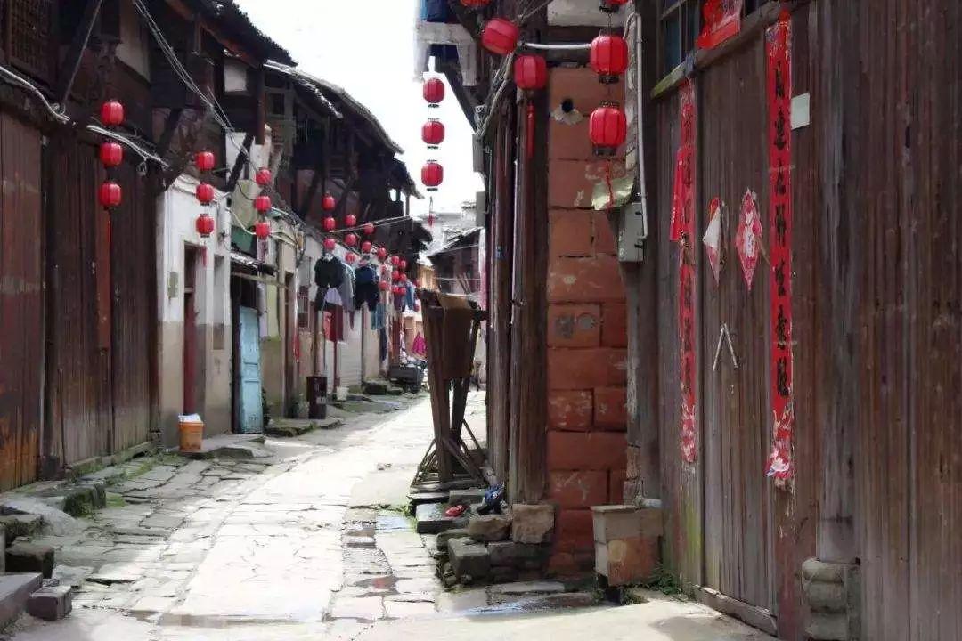 《甄嬛传》：甄嬛赤足戏水那一刻，就知道她一定会给皇上戴绿帽子